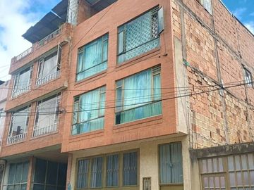 Casa en venta de 9 hab. en El amparo, Bogotá