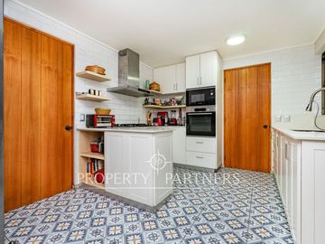Hermosa casa en venta - Las Pircas, Peñalolén