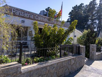 VENTA ESQUINA COMERCIAL |  INIGUALABLE VITRINA  EN ALGARROBO