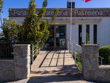 VENTA ESQUINA COMERCIAL |  INIGUALABLE VITRINA  EN ALGARROBO