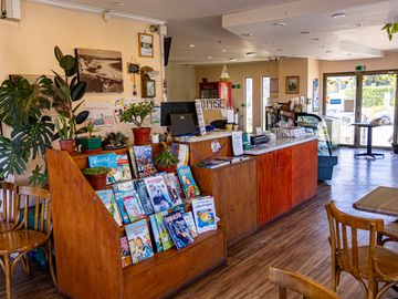 VENTA ESQUINA COMERCIAL |  INIGUALABLE VITRINA  EN ALGARROBO