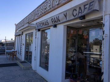 VENTA ESQUINA COMERCIAL |  INIGUALABLE VITRINA  EN ALGARROBO