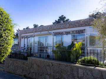 VENTA ESQUINA COMERCIAL |  INIGUALABLE VITRINA  EN ALGARROBO