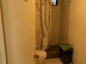 VENTA ESQUINA COMERCIAL |  INIGUALABLE VITRINA  EN ALGARROBO