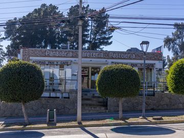 VENTA ESQUINA COMERCIAL |  INIGUALABLE VITRINA  EN ALGARROBO