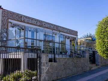 VENTA ESQUINA COMERCIAL |  INIGUALABLE VITRINA  EN ALGARROBO