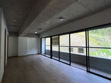 Apartaestudio estilo lof moderno en el Retiro.