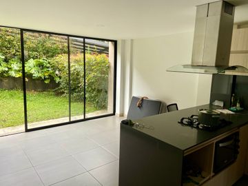 Apartamento en unidad cerrada en el Retiro