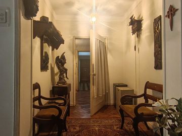 Venta de amplio departamento en centro de Viña, a pasos de plaza Vergara.