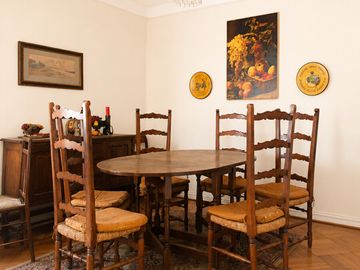 Venta de amplio departamento en centro de Viña, a pasos de plaza Vergara.