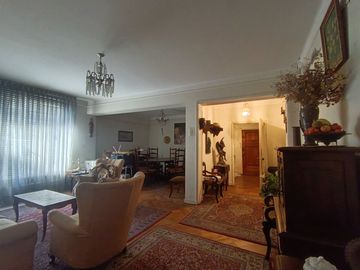 Venta de amplio departamento en centro de Viña, a pasos de plaza Vergara.