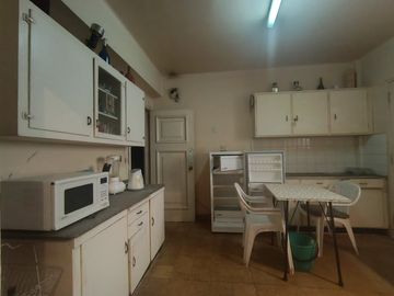 Venta de amplio departamento en centro de Viña, a pasos de plaza Vergara.