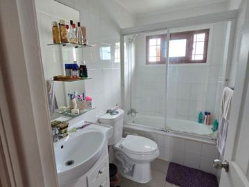 Venta de casa amplia en Algarrobo