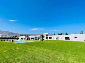 Casa - 5.000 Mts2/700 Mts2 construidos
