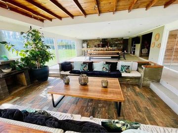 Casa - 5.000 Mts2/700 Mts2 construidos