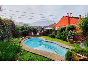 CASA CON PISCINA Y VISTA CORDILLERA LA REINA