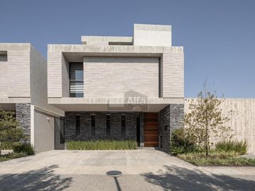 Casa nueva en venta en Condominio con Alberca en Altos Juriquilla