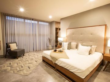 Casa nueva en venta en Condominio con Alberca en Altos Juriquilla