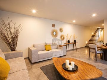Casa nueva en venta en Condominio con Alberca en Altos Juriquilla