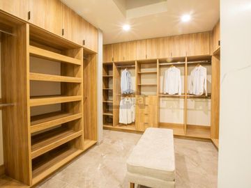 Casa nueva en venta en Condominio con Alberca en Altos Juriquilla