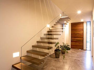 Casa nueva en venta en Condominio con Alberca en Altos Juriquilla