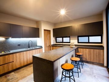 Casa nueva en venta en Condominio con Alberca en Altos Juriquilla