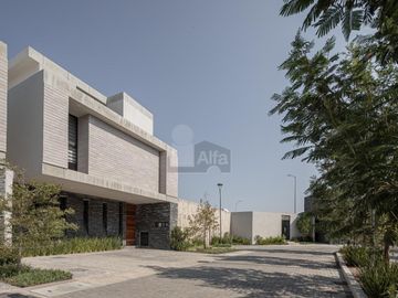 Casa nueva en venta en Condominio con Alberca en Altos Juriquilla