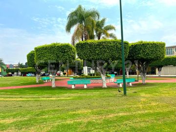 Casa en renta en Colinas del Rey, Zapopan — 4 recámaras, una en planta baja
