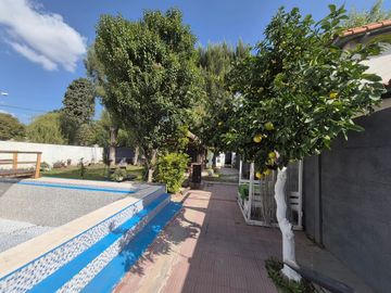 Casa quinta en venta Villa Luzuriaga con pileta