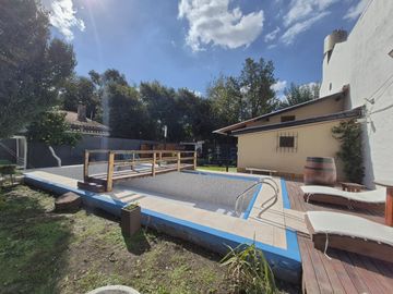 Casa quinta en venta Villa Luzuriaga con pileta