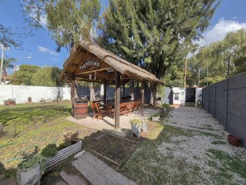 Casa quinta en venta Villa Luzuriaga con pileta