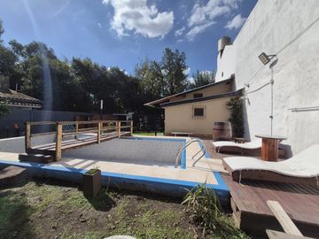 Casa quinta en venta Villa Luzuriaga con pileta