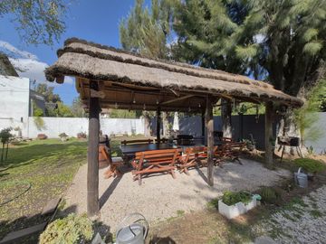 Casa quinta en venta Villa Luzuriaga con pileta