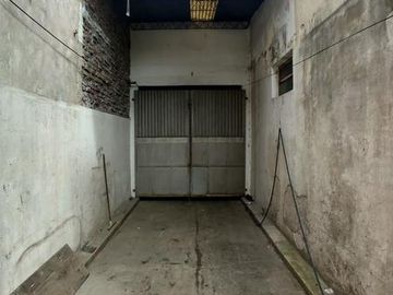 Local de 80 mt2   Galpón de 285 m² cubiertos c/ acceso vehicular – Av. H. Yrigoyen”.