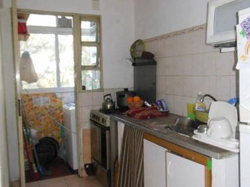 Muy buen Departamento 3 ambientes, muy luminoso.