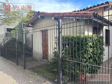 Casa de 3 ambientes -Ituzaingo Norte .
