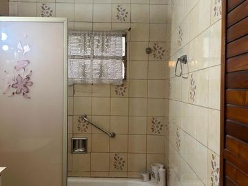 Casa de 3 ambientes -Ituzaingo Norte .