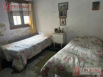 Casa de 3 ambientes -Ituzaingo Norte .