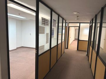 Oficina en venta y alquiler en Monserrat excelente ubicacion.