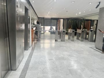 Oficina en venta y alquiler en Monserrat excelente ubicacion.