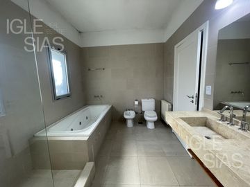 Casa en alquiler en Santa Bárbara, Tigre