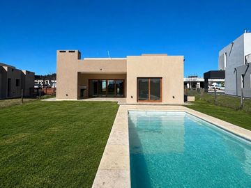 Casa en venta Barrio San Felipe Canning