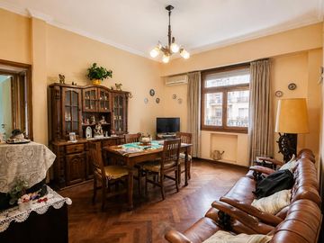 Departamento en venta 3 ambientes+ dependencia Flores