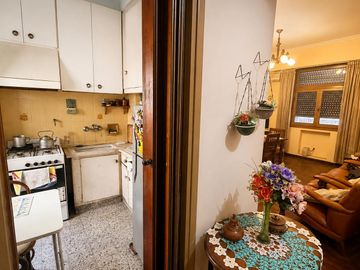 Departamento en venta 3 ambientes+ dependencia Flores
