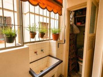 Departamento en venta 3 ambientes+ dependencia Flores