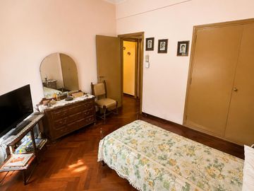 Departamento en venta 3 ambientes+ dependencia Flores