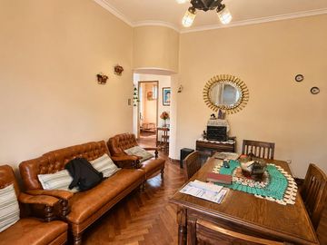 Departamento en venta 3 ambientes+ dependencia Flores