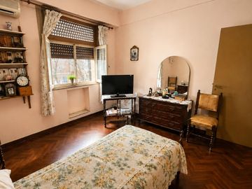 Departamento en venta 3 ambientes+ dependencia Flores