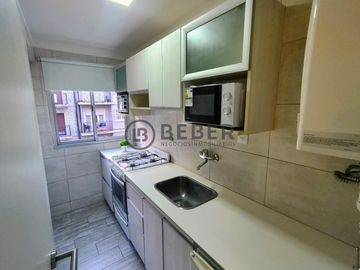 En venta ambiente a la calle con balcon, Terminal Vieja