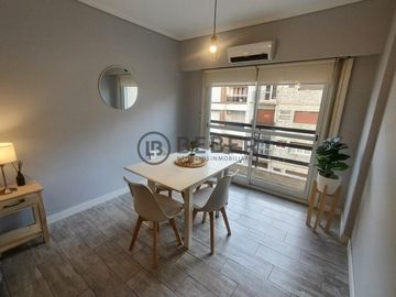 En venta ambiente a la calle con balcon, Terminal Vieja